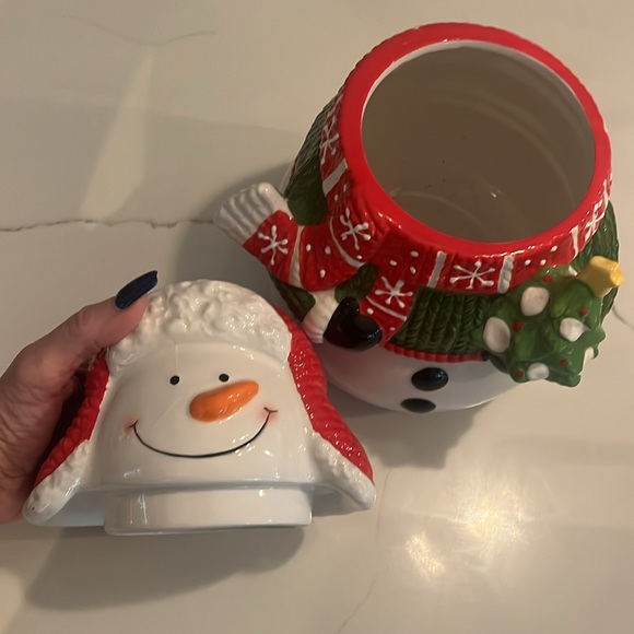 NEW Kringle's Kitchen large Snowman โ๏ธ cookie/treat jar 11.75" tall x 7.5" - Picture 3 of 8